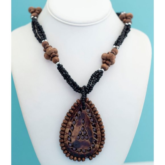 Vintage Wooden Elegant Design Necklace 24 1/2 inch - R4 - Picture 2 of 4